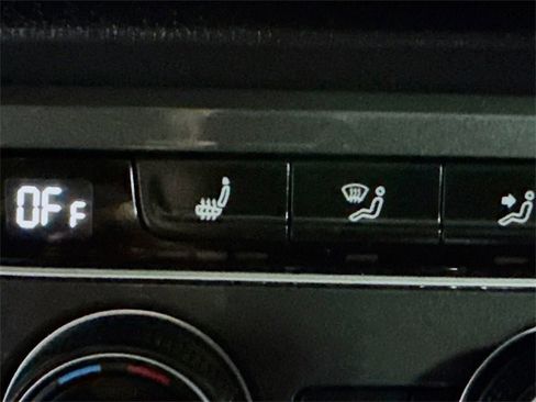 Used 2020 Volkswagen Tiguan SE w/ Panoramic Sunroof Package image 24