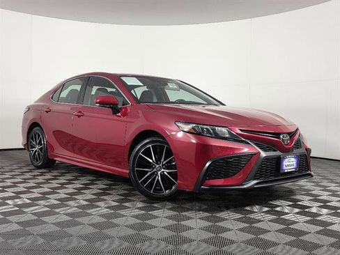 Used 2022 Toyota Camry SE w/ Cold Weather Package AWD/4WD image 1