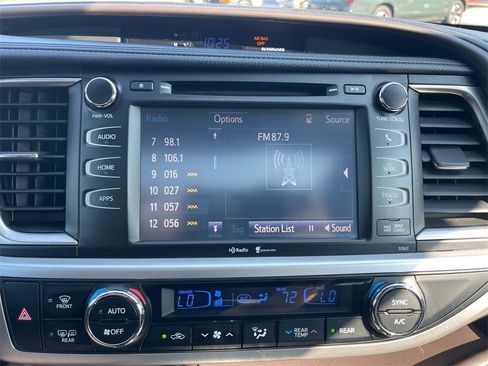 Used 2015 Toyota Highlander XLE image 18