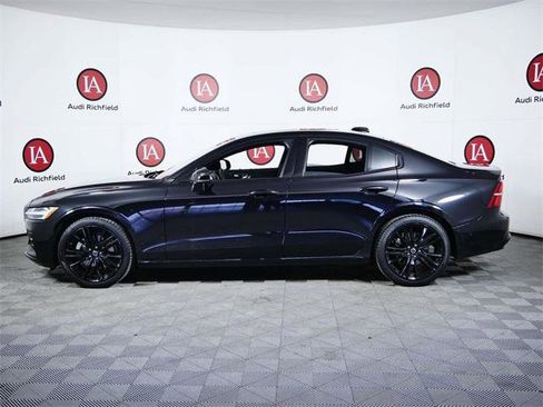 Used 2024 Volvo S60 B5 Plus image 5