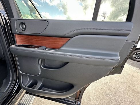 Used 2022 Lincoln Navigator Reserve image 20