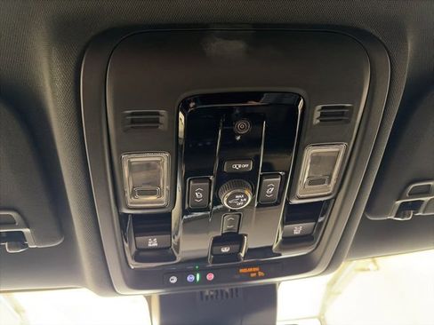 New 2026 Chevrolet Suburban Premier image 25