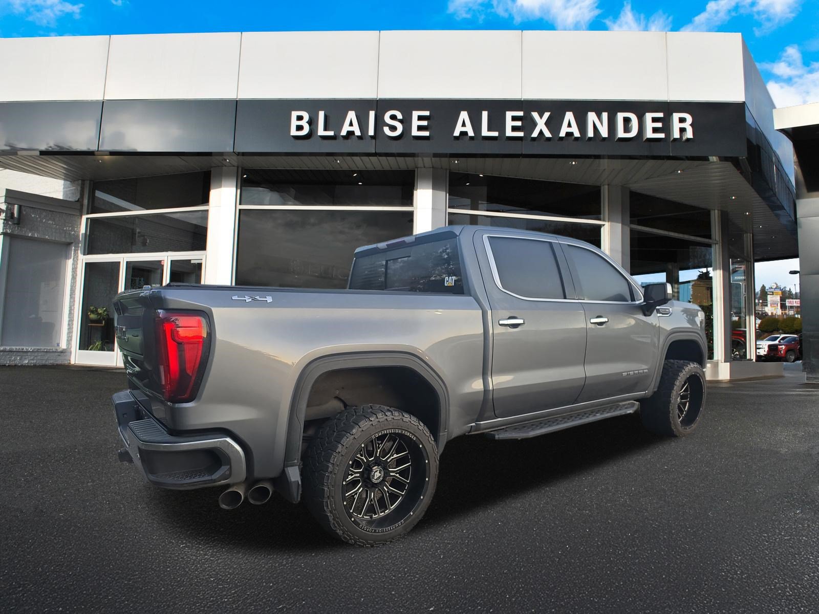 Used 2019 GMC Sierra 1500 SLT w/ SLT Premium Plus Package AWD/4WD image 3