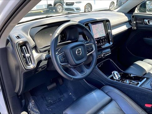 Used 2023 Volvo XC40 B4 Ultimate FWD image 19
