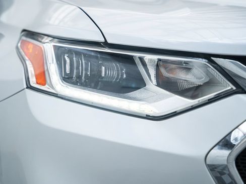 Used 2021 Chevrolet Traverse Premier w/ LPO, 'HIT The Road' Package AWD/4WD image 15