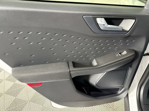 Used 2020 Ford Escape SE image 25