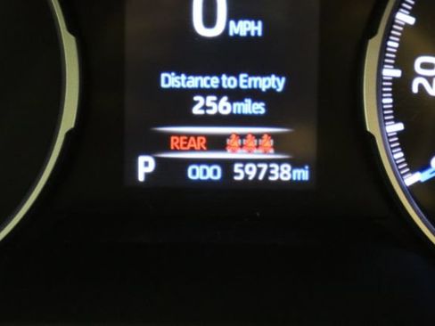 Used 2021 Toyota RAV4 LE w/ Carpet Mat Package (TMS) AWD/4WD image 32