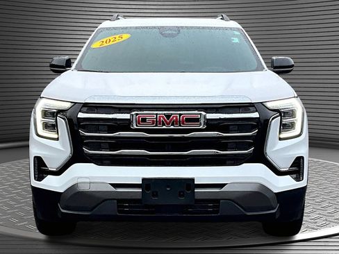 Used 2025 GMC Terrain Elevation w/ Elevation Premium Package image 2