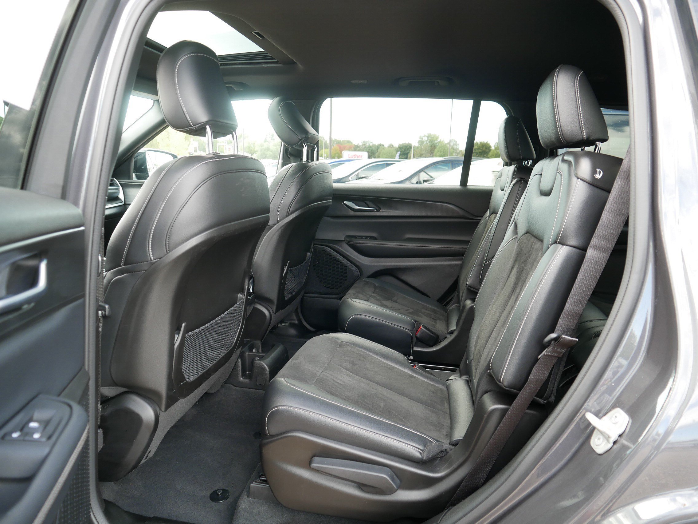 Used 2023 Jeep Grand Cherokee L Laredo AWD/4WD image 36