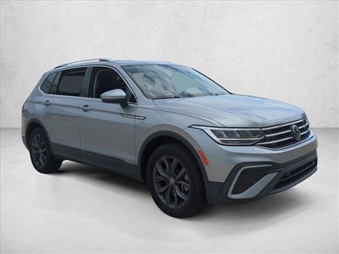 Used 2022 Volkswagen Tiguan SE FWD image 3