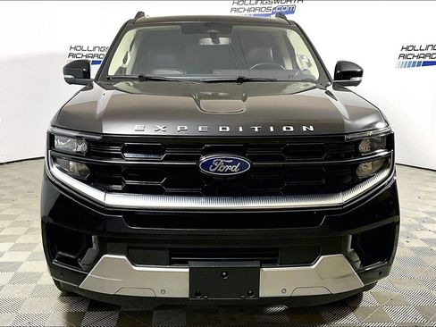 Used 2025 Ford Expedition Platinum AWD/4WD image 2