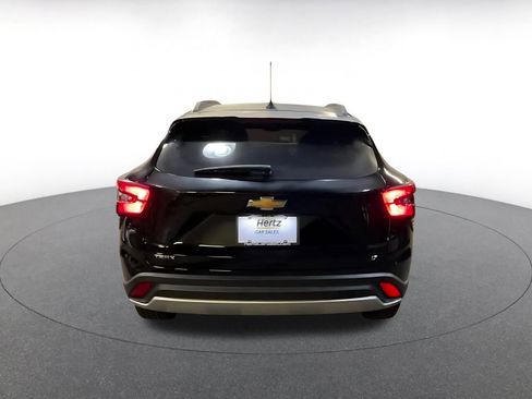 Used 2025 Chevrolet Trax LT image 12