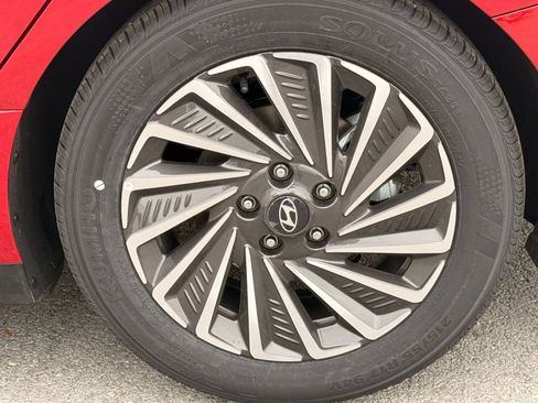 New 2025 Hyundai Sonata Limited image 11