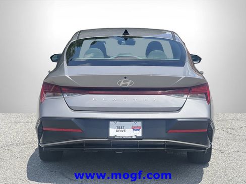 Used 2025 Hyundai Elantra SEL FWD image 23