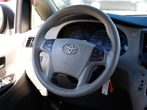 Used 2011 Toyota Sienna LE image 27