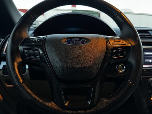 Used 2016 Ford Explorer XLT w/ Equipment Group 202A image 19