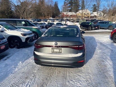 New 2025 Volkswagen Jetta SE image 5