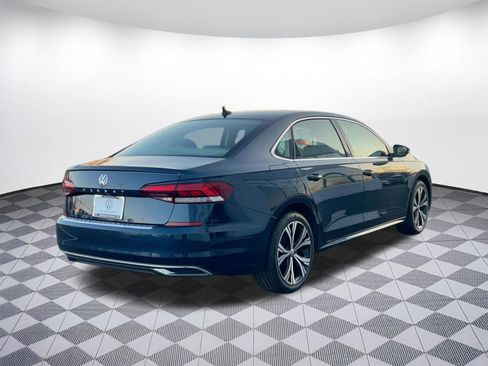 Used 2022 Volkswagen Passat 2.0T SE image 9