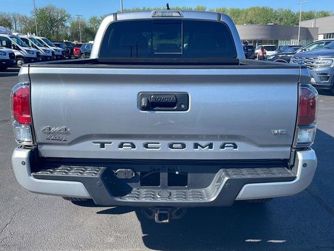 Used 2023 Toyota Tacoma Limited AWD/4WD image 4