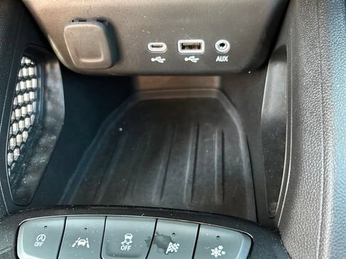 Used 2022 Chevrolet TrailBlazer LT w/ Convenience Package FWD image 11