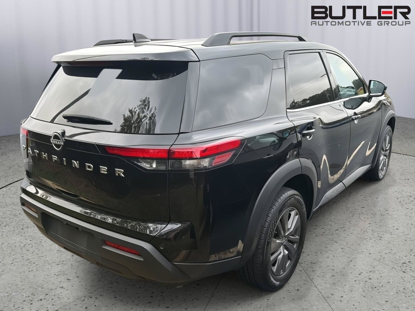 Used 2025 Nissan Pathfinder SV FWD image 8