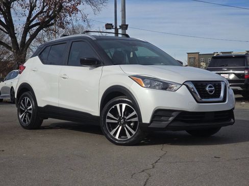 Used 2020 Nissan Kicks SV image 1