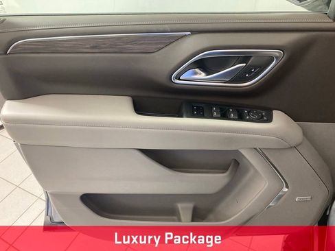 Used 2022 Chevrolet Tahoe Z71 w/ Luxury Package image 14