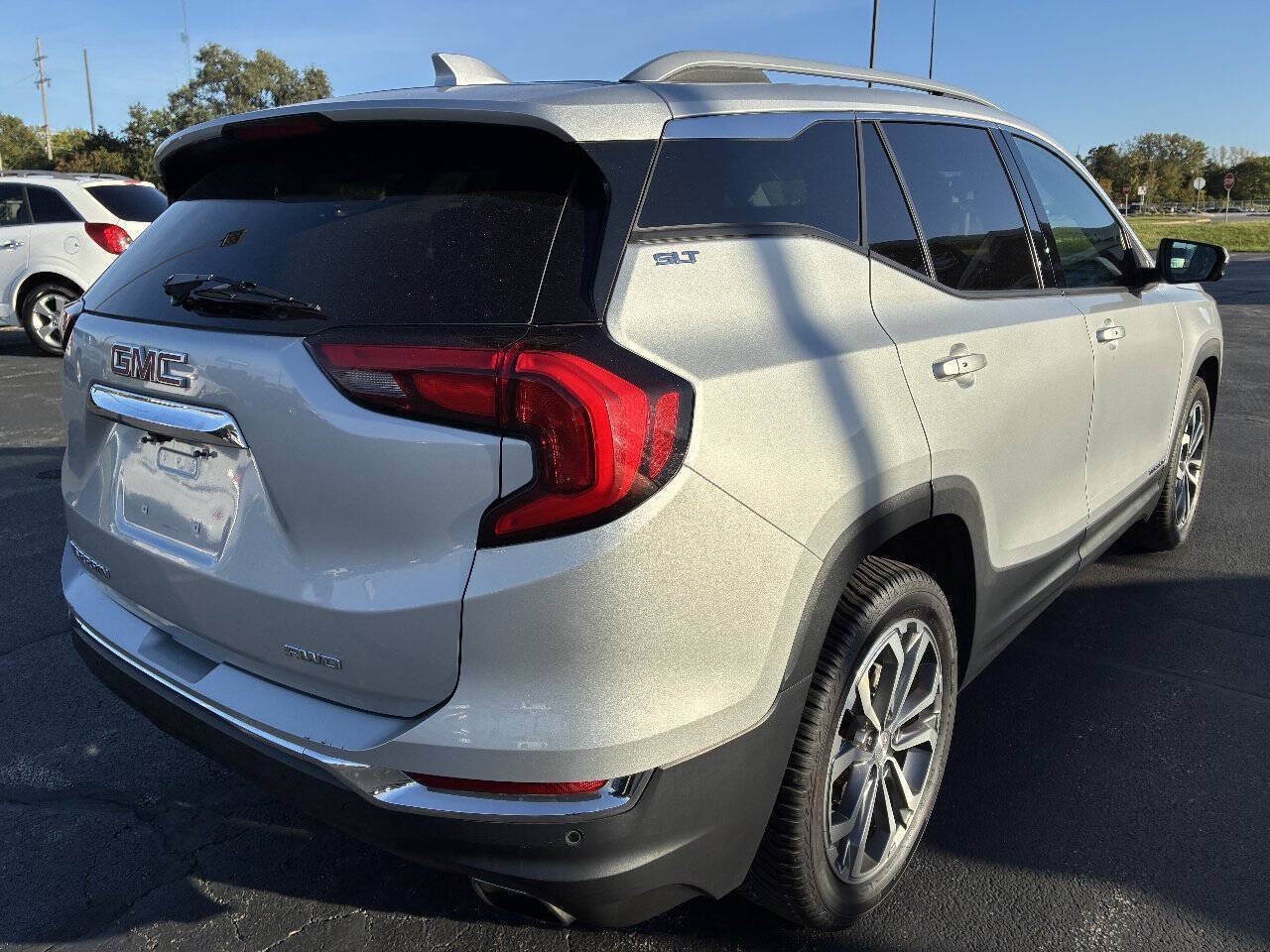 Used 2020 GMC Terrain SLT w/ GMC Pro Grade Package AWD/4WD image 3