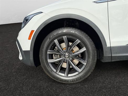 Used 2022 Volkswagen Tiguan SE image 15
