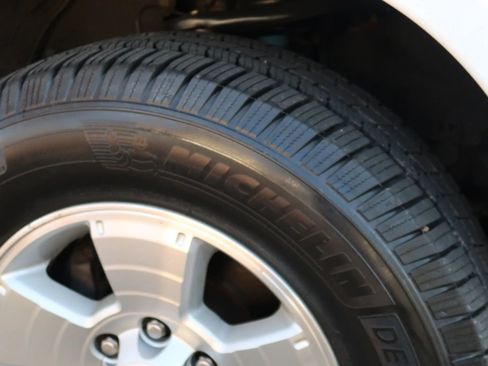 Used 2013 Toyota Tacoma PreRunner w/ TRD Sport Pkg image 8