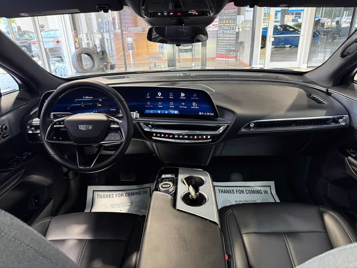 Used 2024 Cadillac Lyriq Tech AWD/4WD image 27