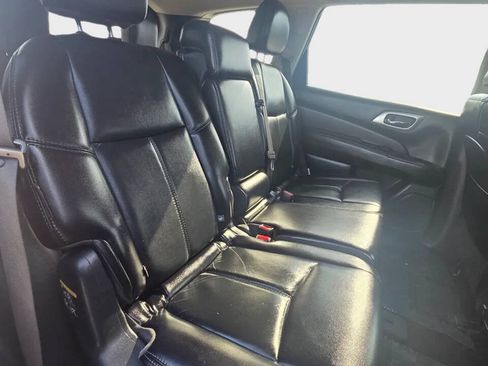 Used 2019 Nissan Pathfinder SL FWD image 13