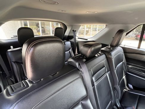 Used 2023 Ford Explorer XLT w/ Equipment Group 202A image 28