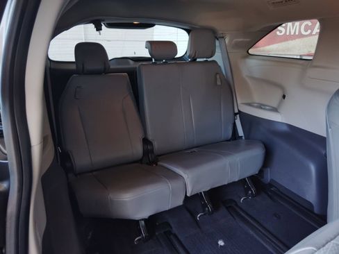 Used 2022 Toyota Sienna XLE w/ XLE Plus Package FWD image 15