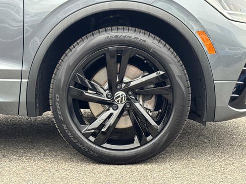 Certified 2024 Volkswagen Tiguan SE R-Line image 30