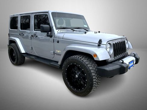Used 2015 Jeep Wrangler Unlimited Sahara w/ Connectivity Group image 3