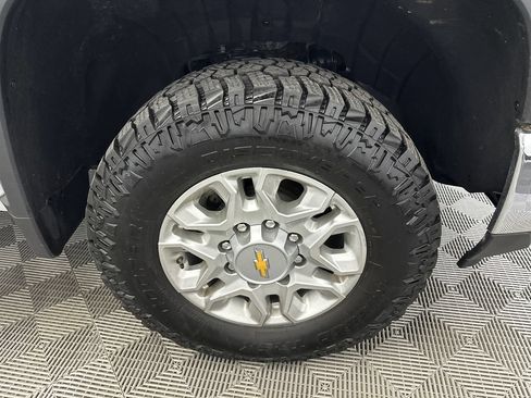 Used 2025 Chevrolet Silverado 2500 LT AWD/4WD image 13