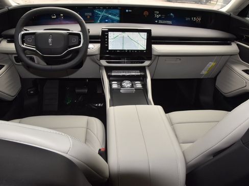 New 2026 Lincoln Nautilus Premier image 23