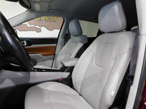 Used 2022 Jeep Compass Limited image 37