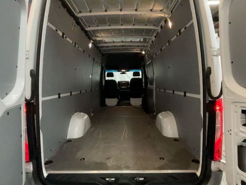 Used 2022 Mercedes-Benz Sprinter 2500 image 18