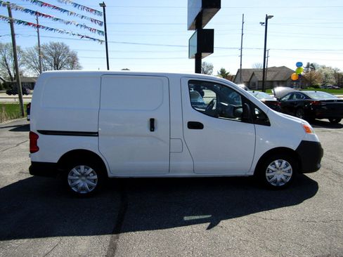 Used 2014 Nissan NV200 SV w/ Back Door Glass Package image 8