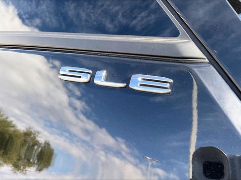 Used 2024 GMC Terrain SLE image 10