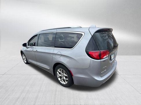 Used 2018 Chrysler Pacifica Limited image 8