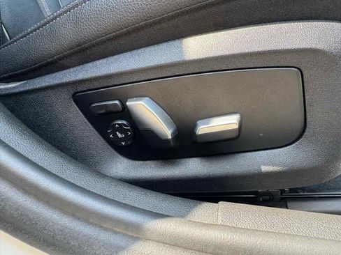 Used 2019 BMW 530i w/ Convenience Package RWD image 31