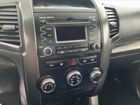 Used 2013 Kia Sorento LX AWD/4WD image 9