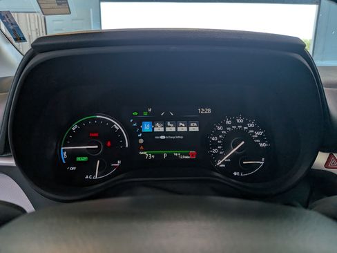 Certified 2025 Toyota Sienna XLE FWD image 23