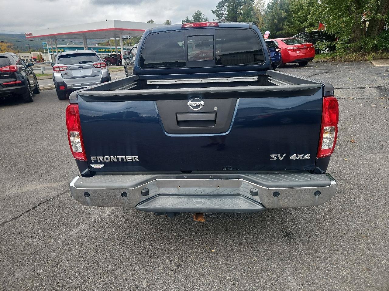 Used 2017 Nissan Frontier SV w/ SV Value Truck Package AWD/4WD image 4