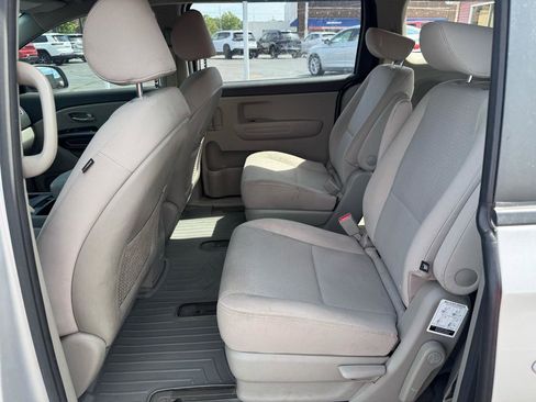 Used 2017 Kia Sedona L FWD image 10