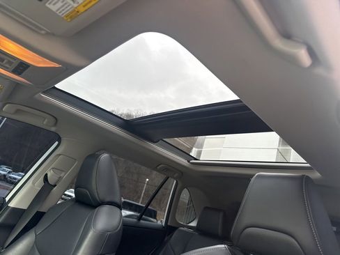 Used 2019 Toyota RAV4 Limited w/ Advanced Technology Package image 18