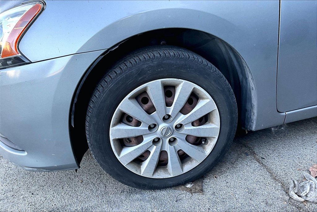 Used 2013 Nissan Sentra SV w/ Driver Pkg FWD image 4